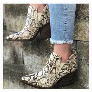 Vince Camuto Gradina Leather Reptile Snake Print Stack Heel Booties Size 7.5